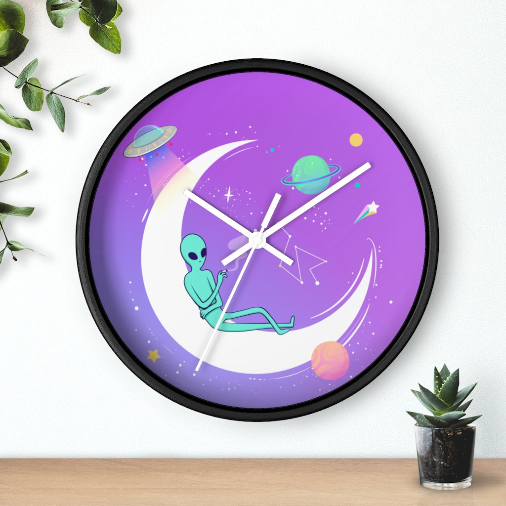 Alien Chilling Wall clock
