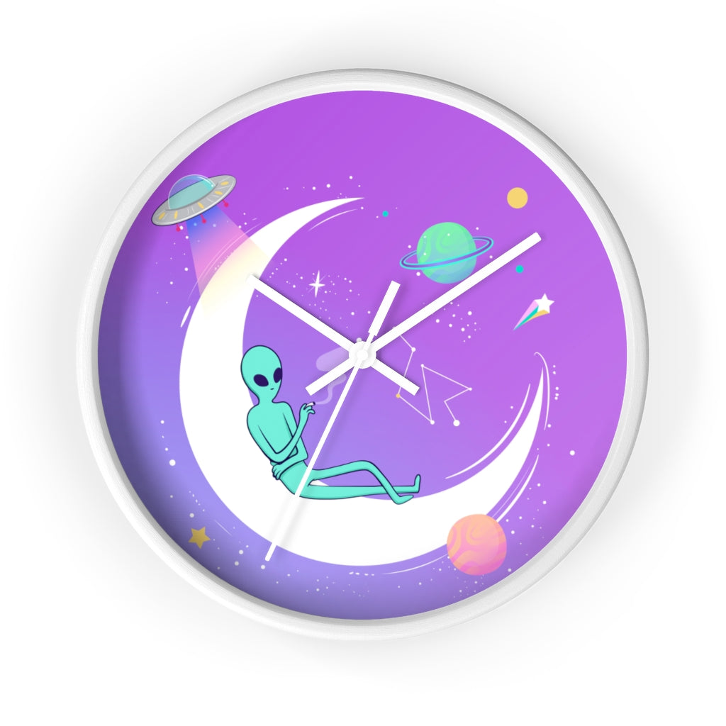 Alien Chilling Wall clock