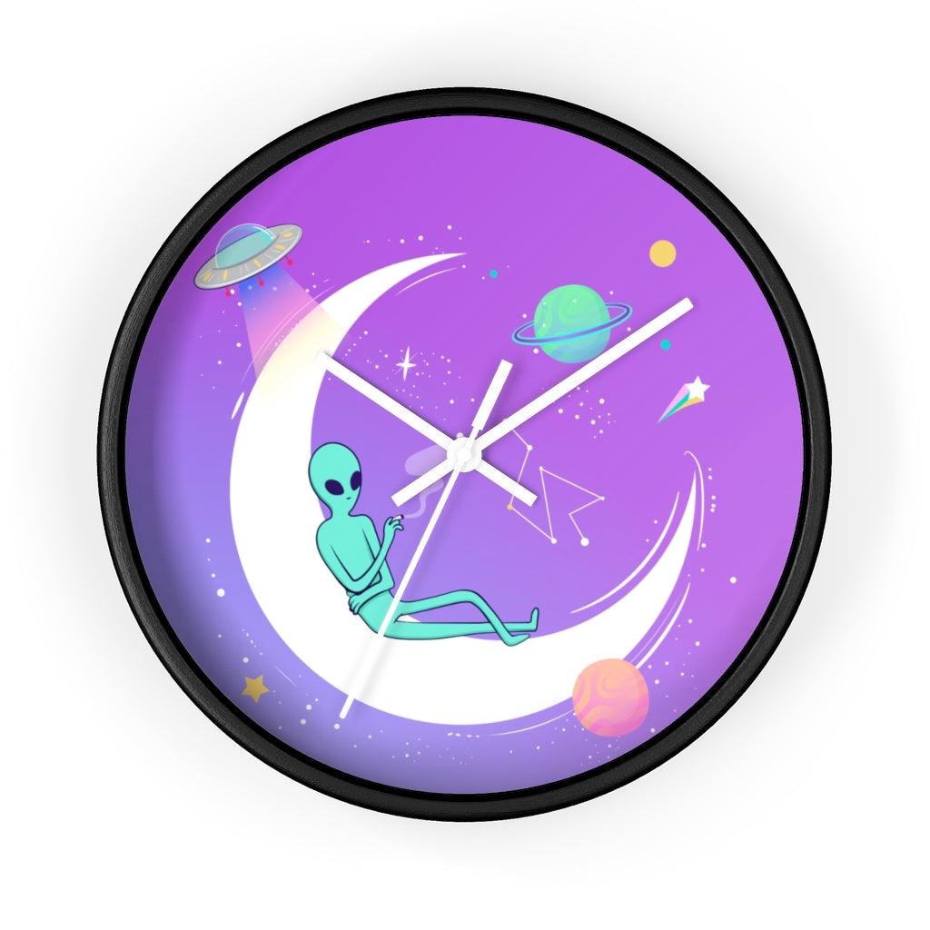 Alien Chilling Wall clock